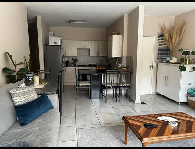 3 BEDROOM APARTMENT FOR SALE IN MENLO PARK